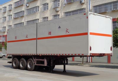 程力威牌CLW9400XZW型杂项危险物品厢式运输半挂车