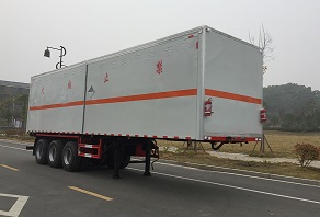 程力威牌CLW9409XZW型杂项危险物品厢式运输半挂车