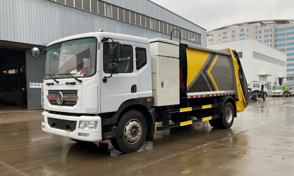   18方东风纯电动压缩垃圾车