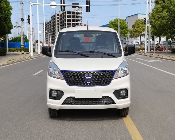 福田祥菱纯电动勾臂垃圾车