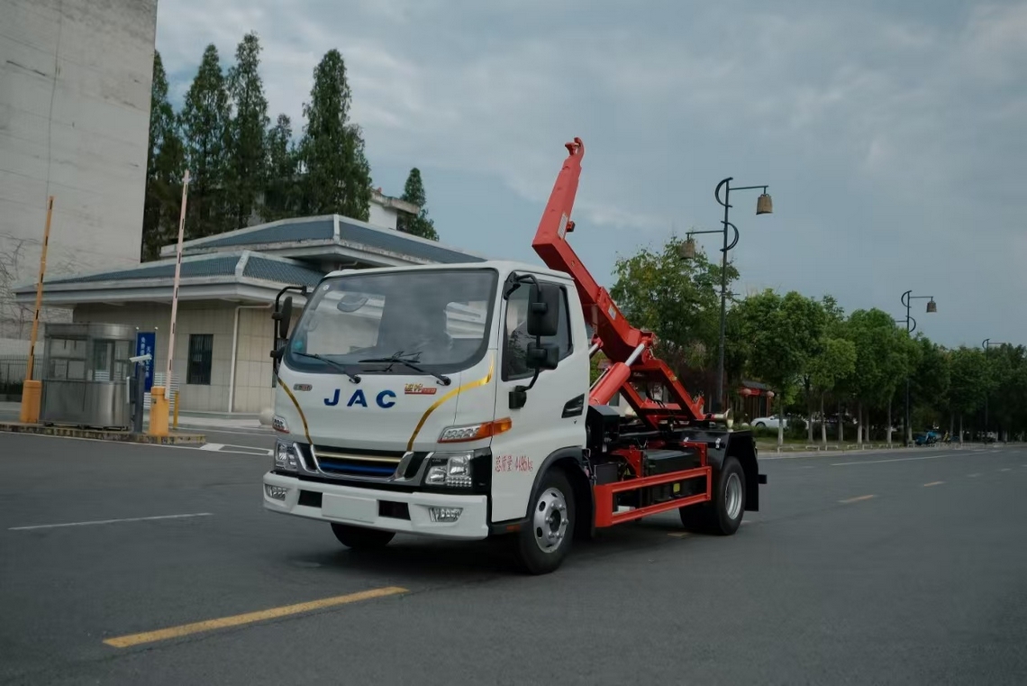 江淮混动勾臂垃圾车