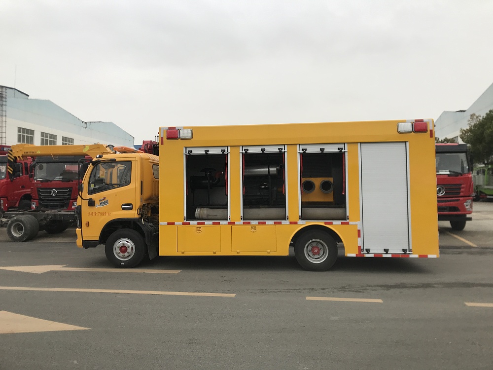 东风大多利卡工程救险车[2000m³/h]