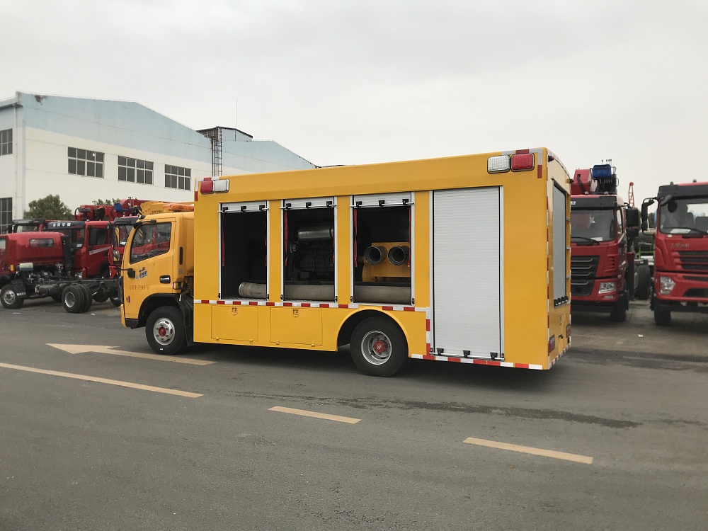 东风大多利卡工程救险车[2000m³/h]